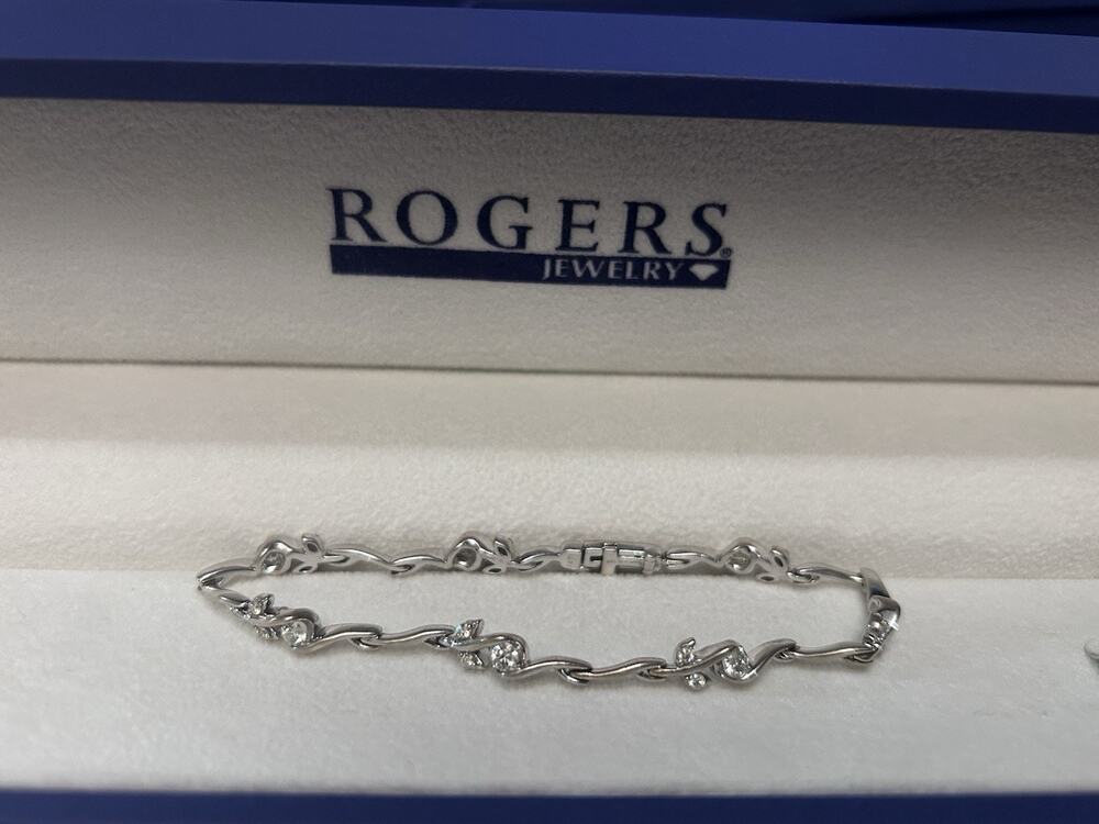 Rogers Jewelry Two Hearts Diamond Chain Bracelet White Gold Box Clasp